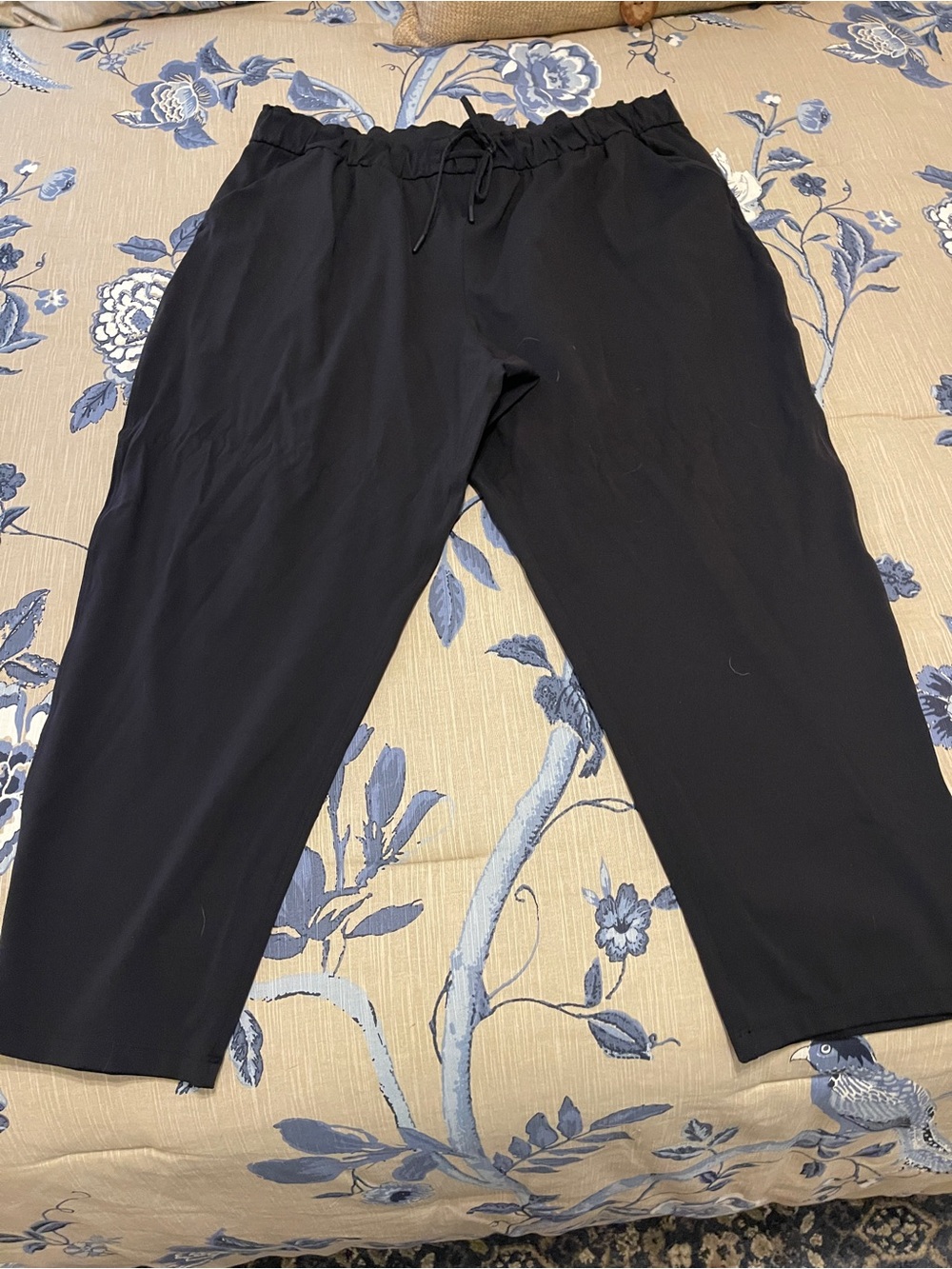 Lululemon women’s Keep Moving 7/8 pants